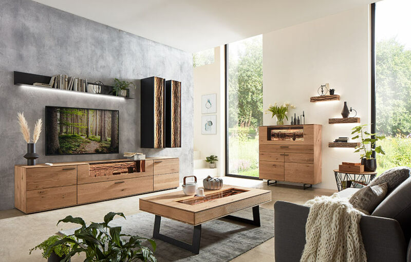 Wohnzimmer mit Möbeln aus Massivholz - Wohnwand