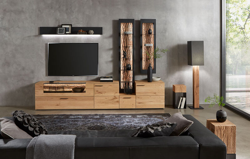 Wohnzimmer mit Möbeln aus Massivholz - Wohnwand