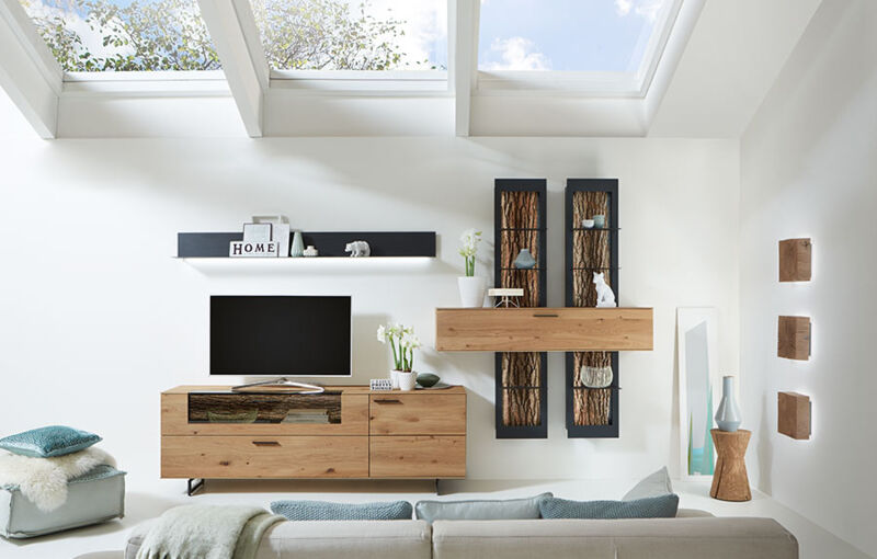 Wohnzimmer mit Möbeln aus Massivholz - Wohnwand