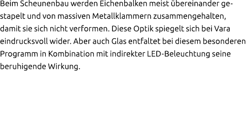 Beim Scheunenbau werden Eichenbalken meist bereinander gestapelt und von massiven Metallklammern zusammengehalten, d...